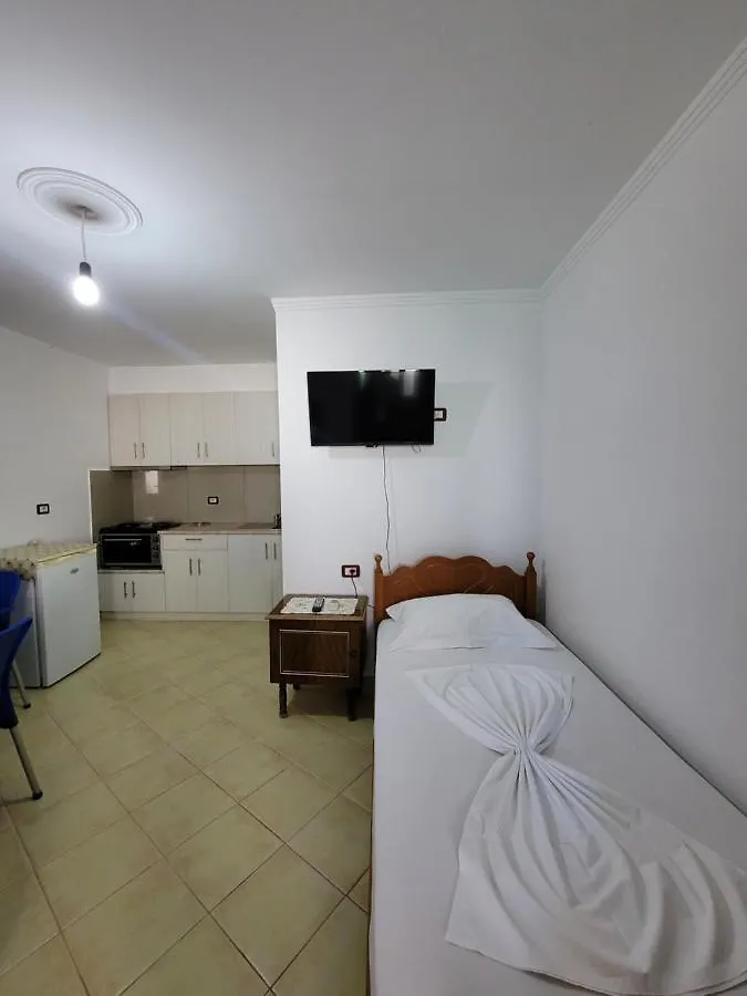Petrefi Apartments Ksamil Affittacamere