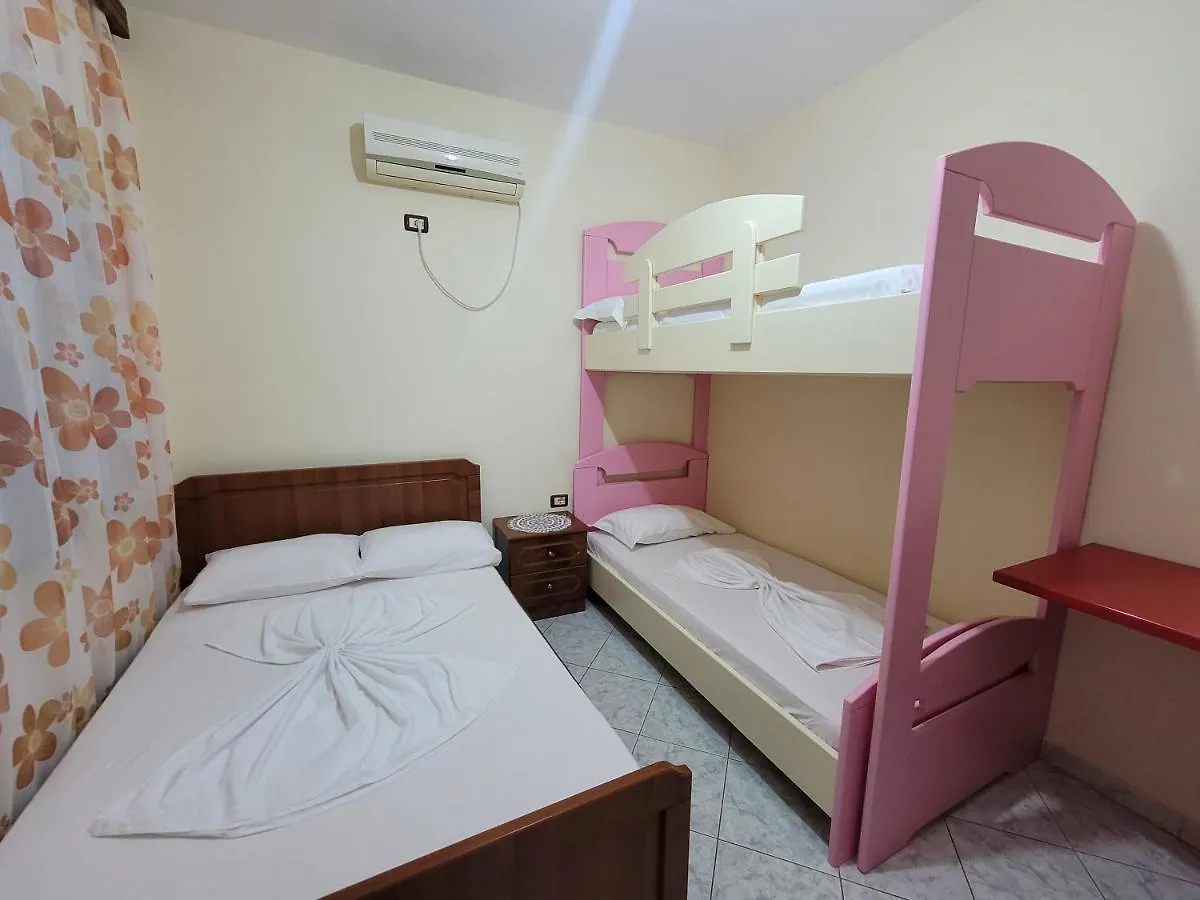 بيت ضيافة Petrefi Apartments كساميل