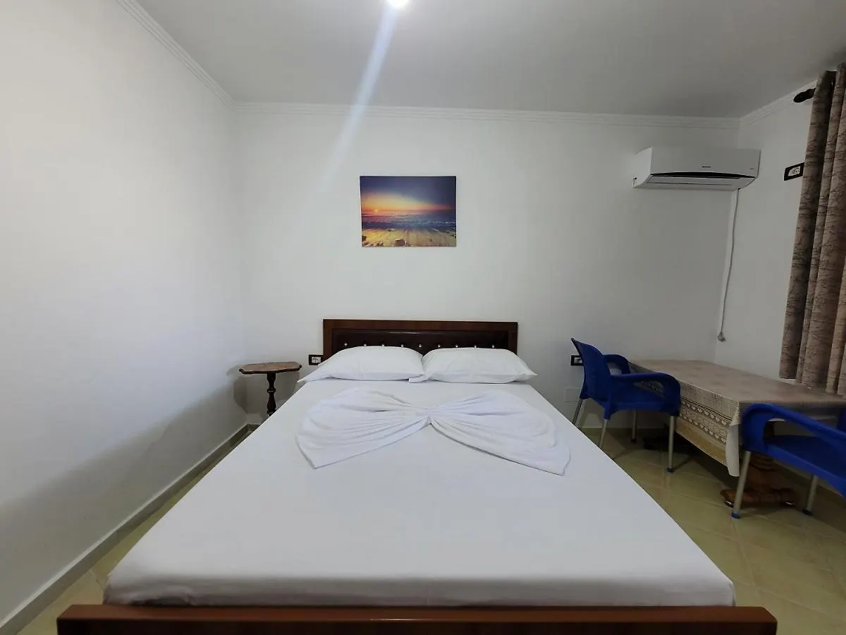 بيت ضيافة Petrefi Apartments كساميل ألبانيا