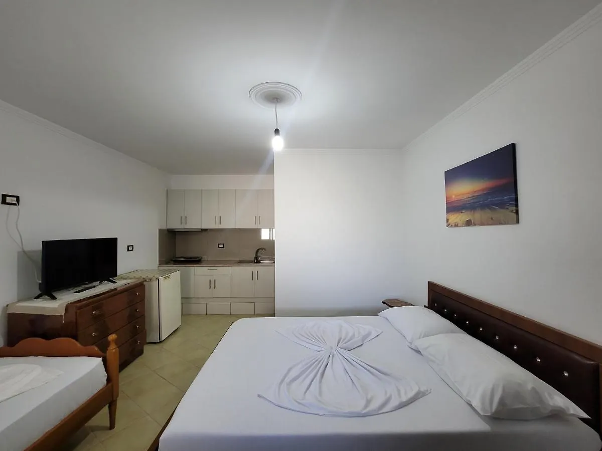 Petrefi Apartments كساميل