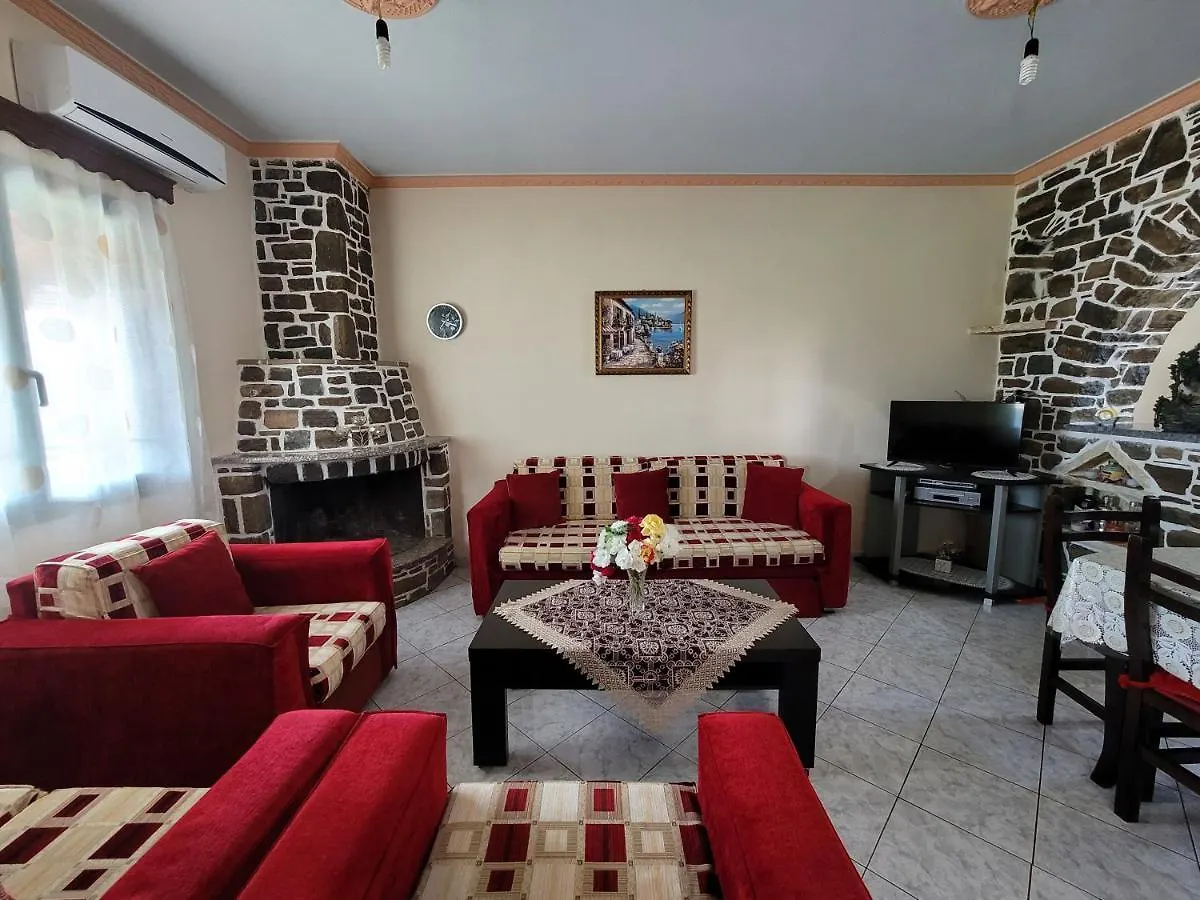بيت ضيافة Petrefi Apartments كساميل