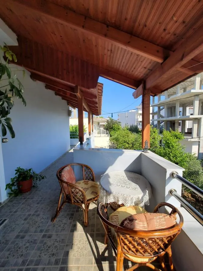 بيت ضيافة Petrefi Apartments كساميل