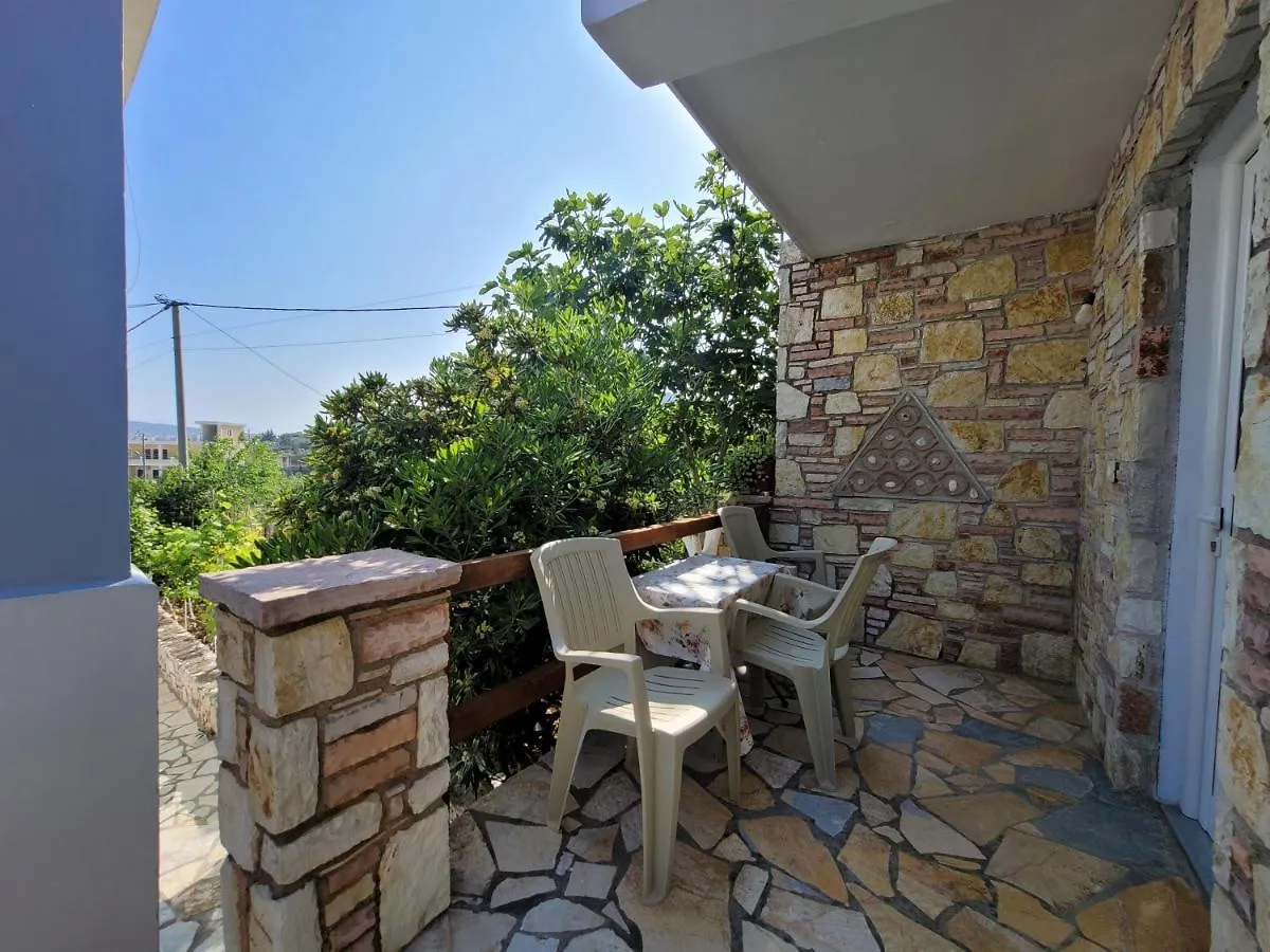Petrefi Apartments كساميل