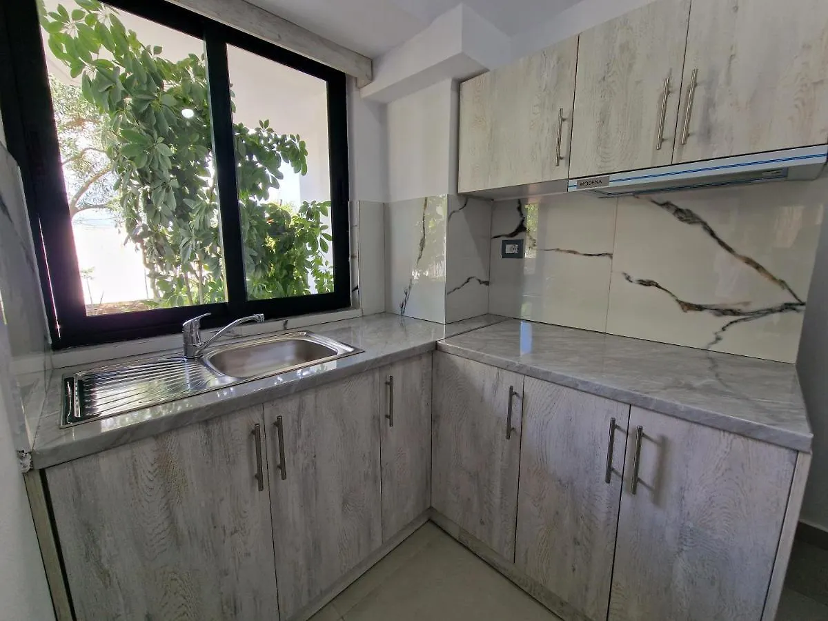 Petrefi Apartments كساميل