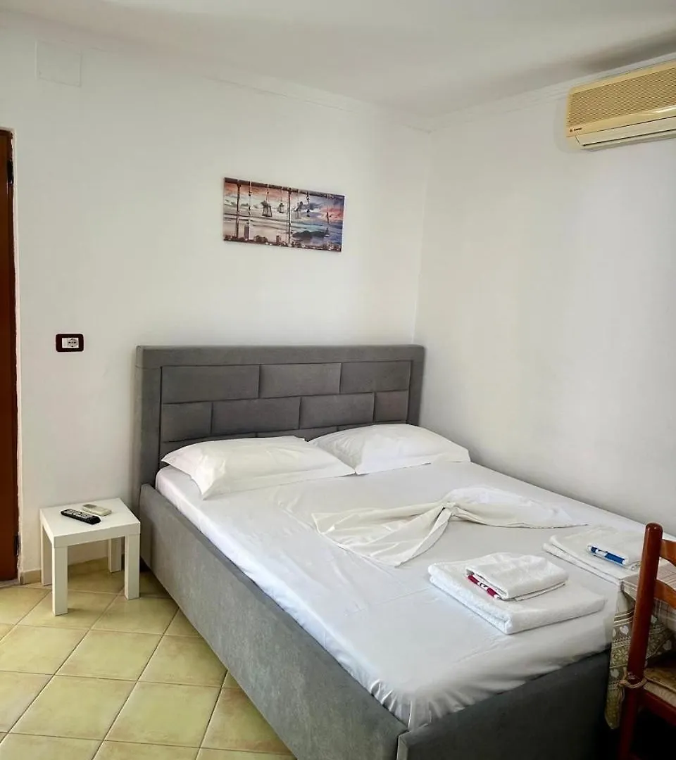 Petrefi Apartments Ksamil Affittacamere