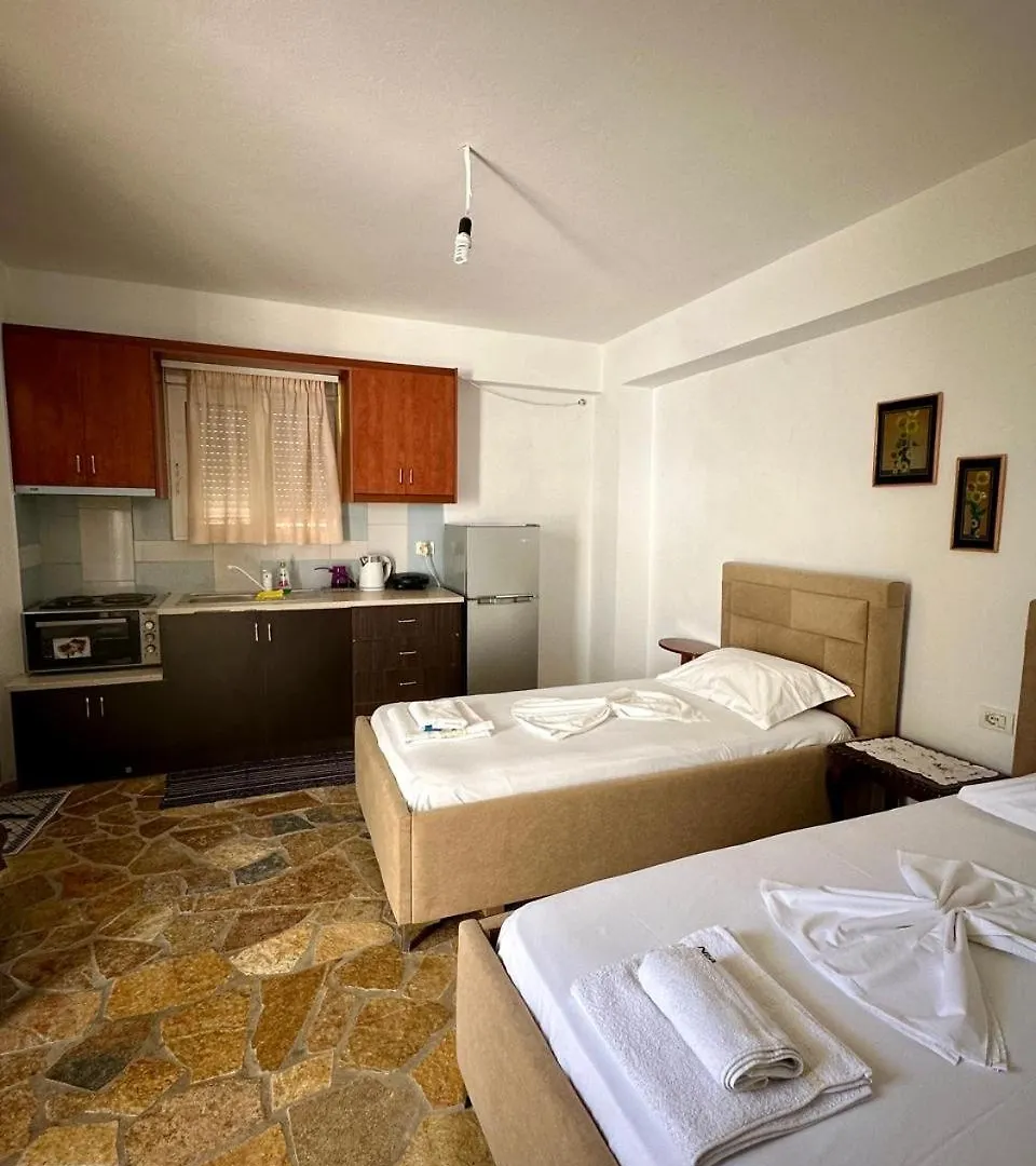 بيت ضيافة Petrefi Apartments كساميل